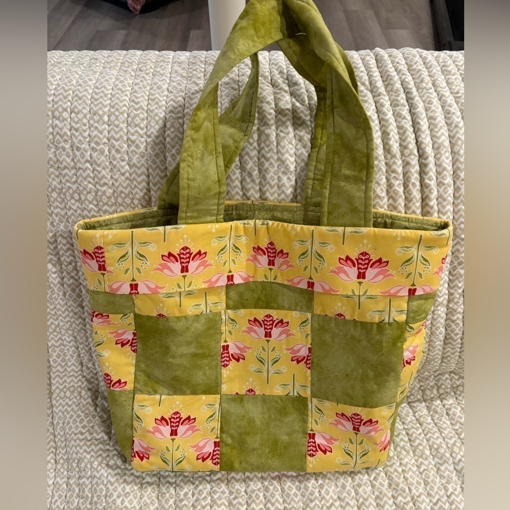 Like new quilted shoulder bag​​​​​​​​​​​​​​​​​​​​​